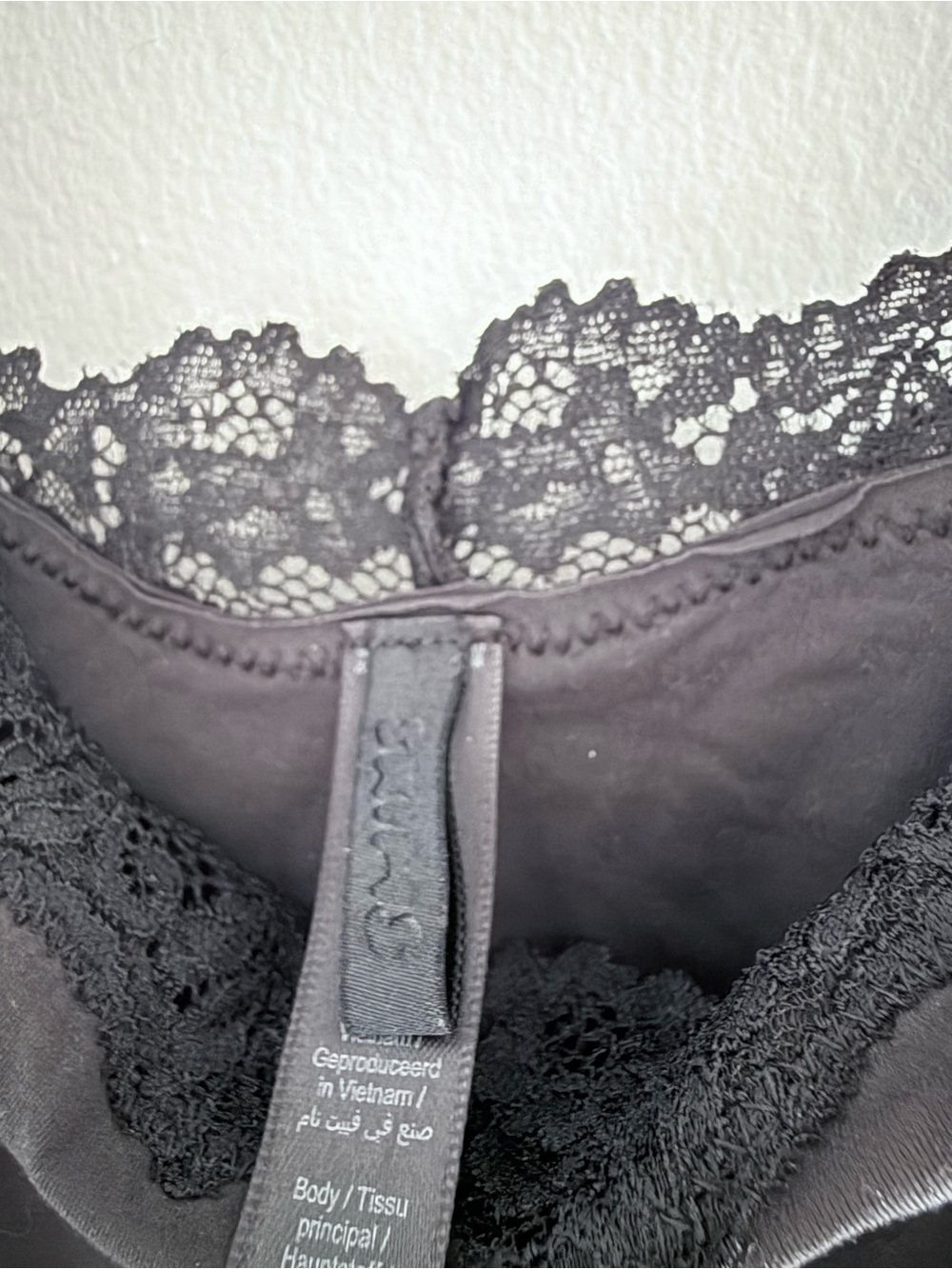 SKIMS Black/Onyx Fits Everybody Lace Cami Bodysuit - Picture 8 of 8